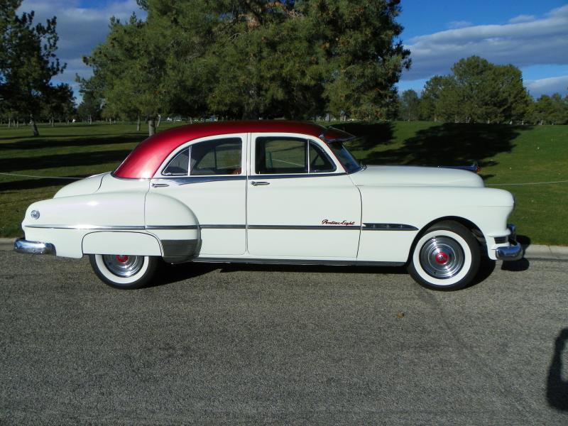 1951 Pontiac Chieftain 4 dr Deluxe