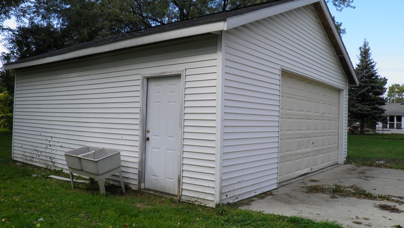 Garage is pretty big.