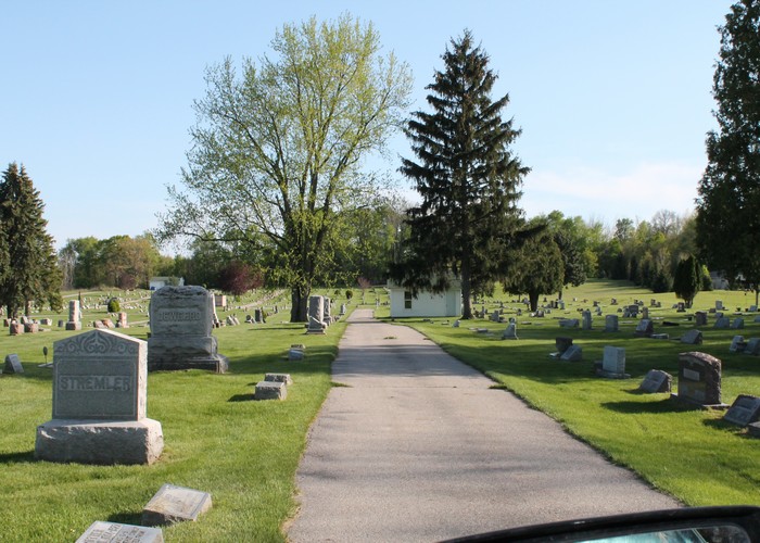 Still the same single road thru the cemetery.