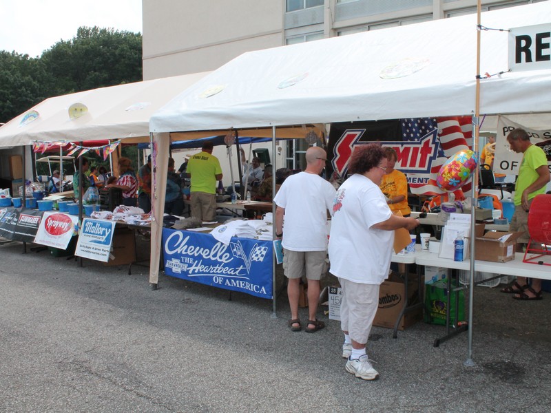 So many goodies under the tent. Registration, 50/50, chinese raffle prizes, t-shirts for sale and lots more.