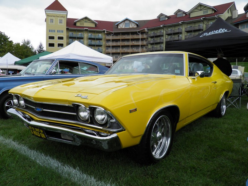 P9100598
We got the opportunity to meet the owner of the yellow Chevelle parked next to Rick. It was nice to meet you Eric and Mike.