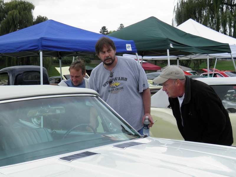 P9100612
Hank, David and Rick checking out the Beaumont.