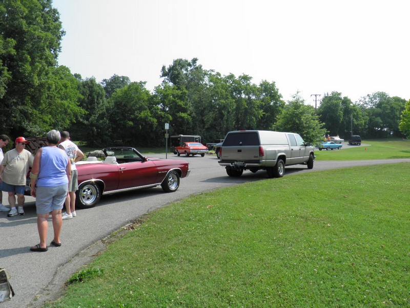 We arrived at 9:30am and the line was not too bad.