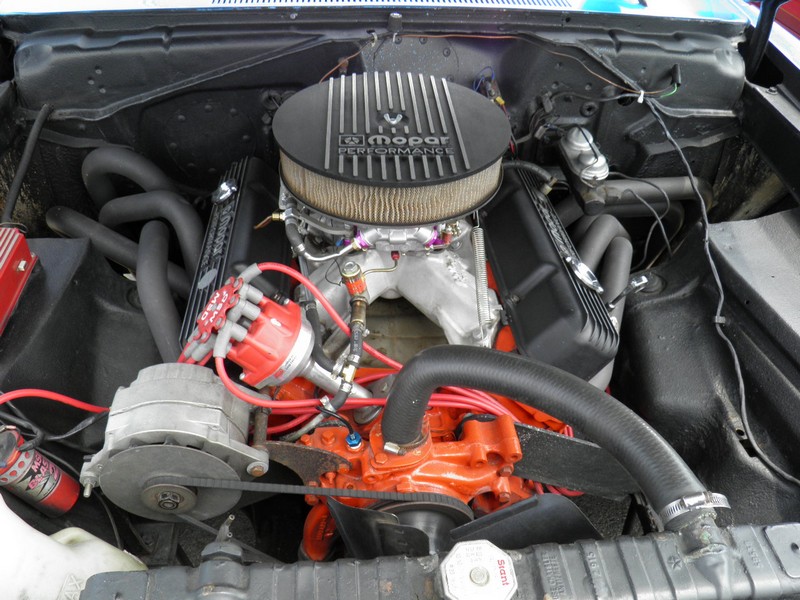 P7100096
Motor of Wayne and Cindy Simpson's Duster.
